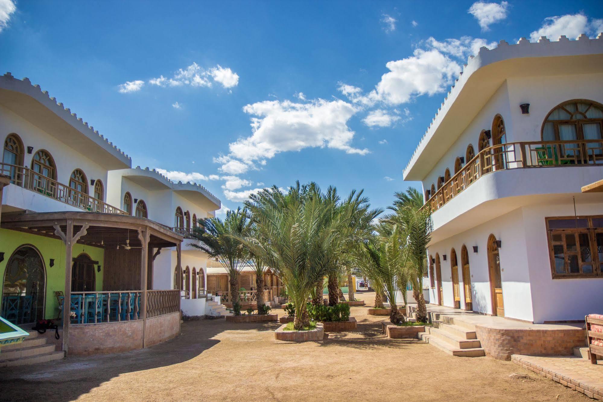 مركز غطس و فندق شمس دهب المظهر الخارجي الصورة